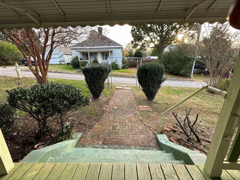 219 E Chestnut Ave, Wake Forest, NC 27587