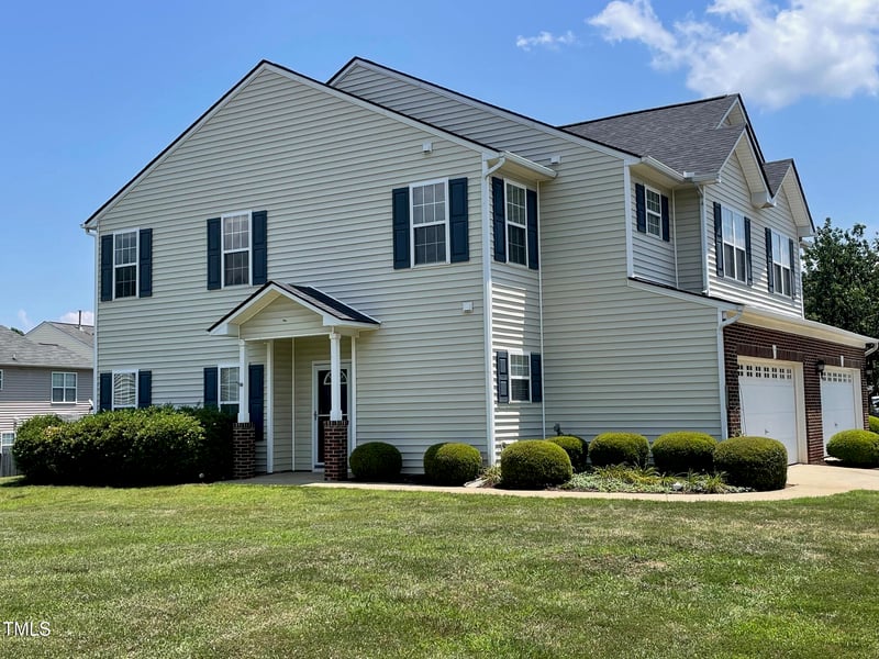 219 Cline Falls Dr, Holly Springs, NC 27540