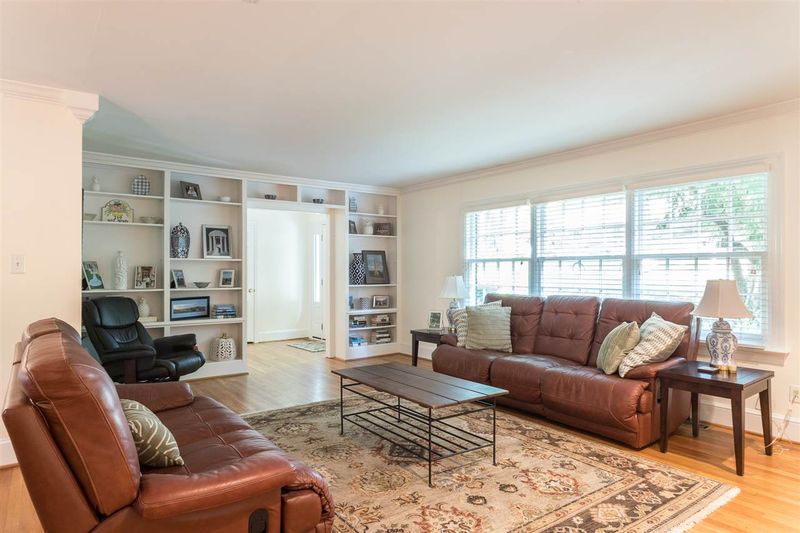 219 W Drewry Ln, Raleigh, NC 27609