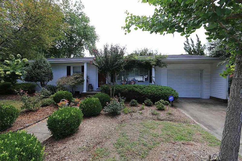 219 John St, Clayton, NC 27520
