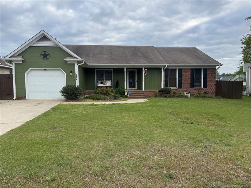 219 Larchmont Rd, Fayetteville, NC 28311