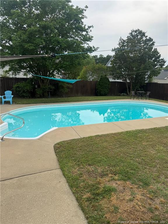 219 Larchmont Rd, Fayetteville, NC 28311