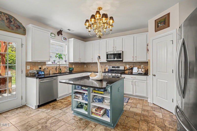 219 Quailwood Dr, Fuquay Varina, NC 27526