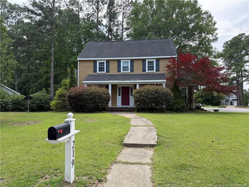 219 Viking Rd, Fayetteville, NC 28303