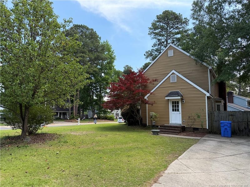 219 Viking Rd, Fayetteville, NC 28303