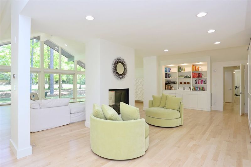 22 Kendall Dr, Chapel Hill, NC 27517