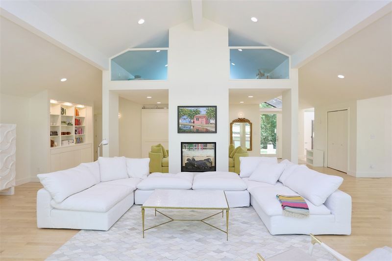 22 Kendall Dr, Chapel Hill, NC 27517