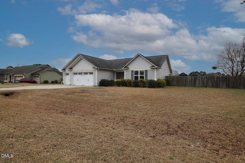 22 Willard Wood Rn, Benson, NC 27504