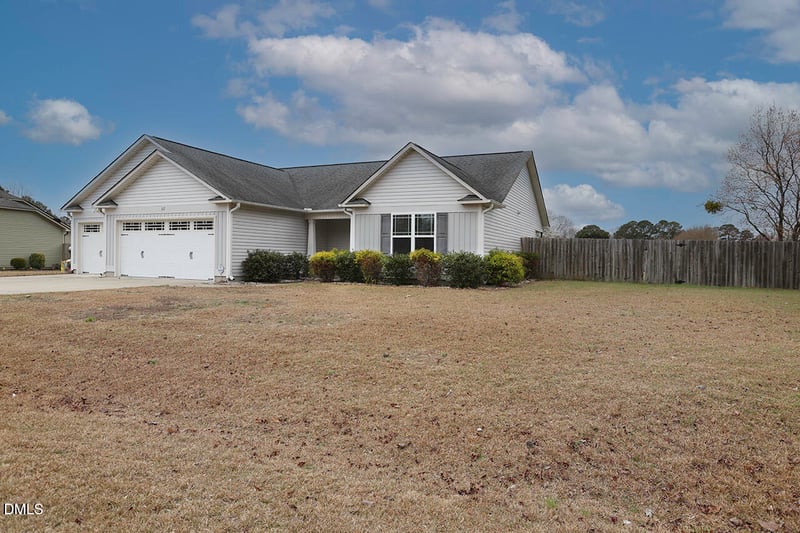 22 Willard Wood Rn, Benson, NC 27504