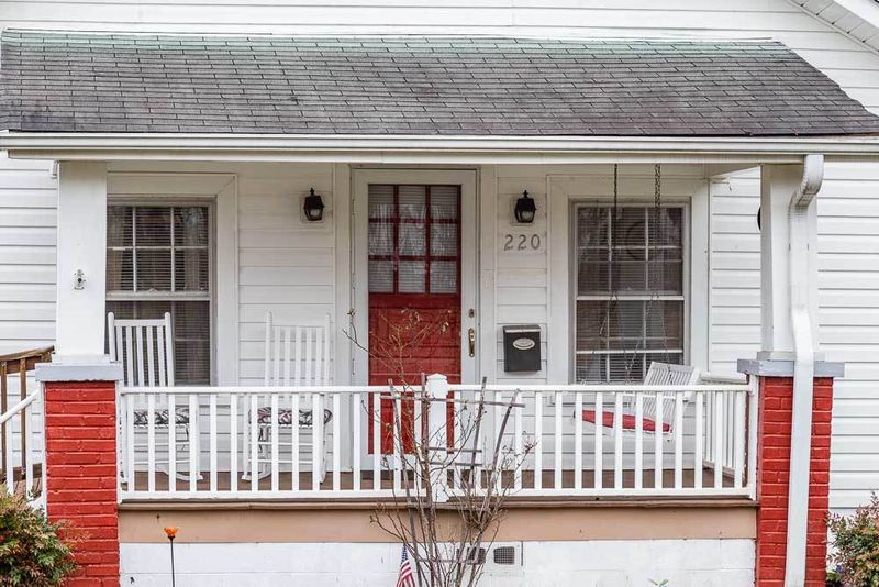 220 S Bellevue Ave, Hillsborough, NC 27278