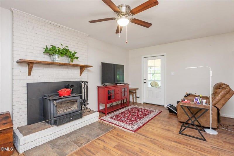 220 Cardinal Dr, Youngsville, NC 27596