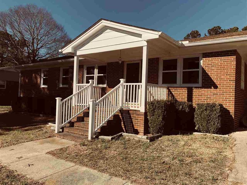 220 Cloverdale Dr, Clayton, NC 27520