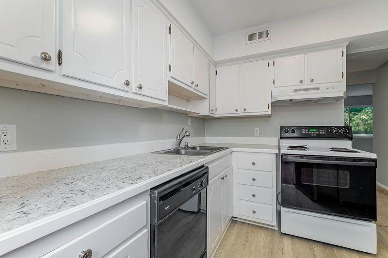 220 Elizabeth Dr #A-9, Chapel Hill, NC 27514