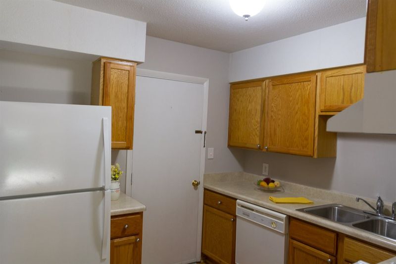 220 Elizabeth St #A 11, Chapel Hill, NC 27514