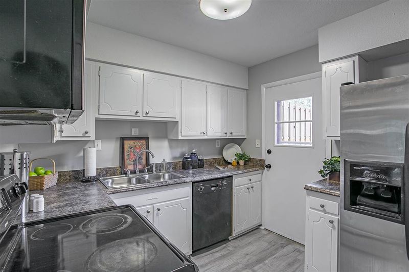220 Elizabeth St #A14, Chapel Hill, NC 27514