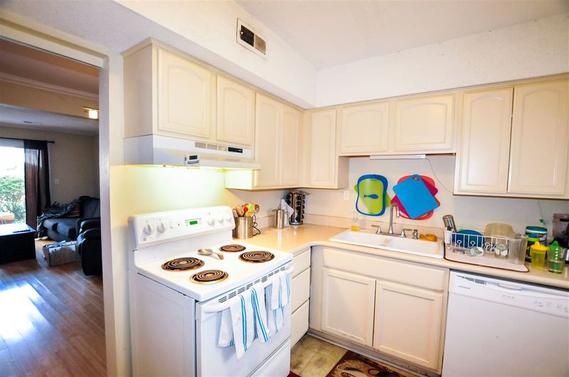 220 Elizabeth St #D6, Chapel Hill, NC 27514