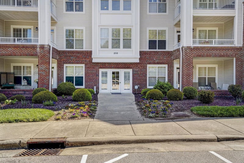 220 Eyam Hall Ln #220, Apex, NC 27502