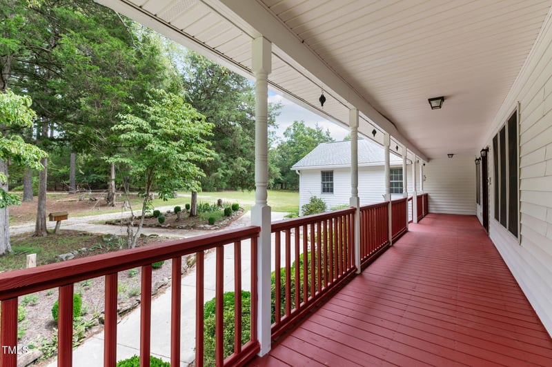 220 Flat Rock Dr, Louisburg, NC 27549