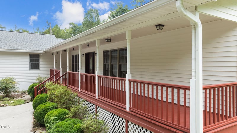 220 Flat Rock Dr, Louisburg, NC 27549
