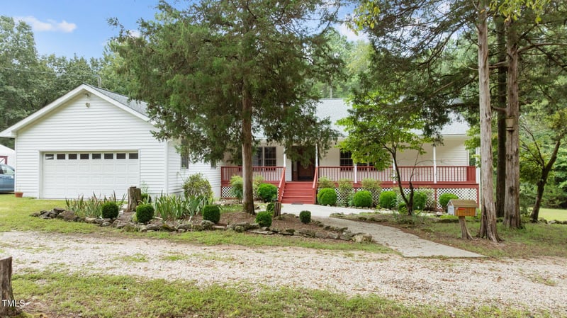 220 Flat Rock Dr, Louisburg, NC 27549