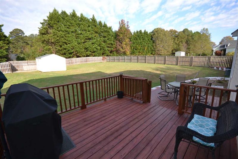 220 Forest Oaks Dr, Clayton, NC 27527