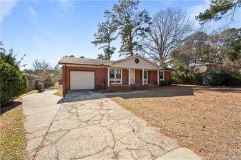 220 Four Ply Ln, Fayetteville, NC 28311