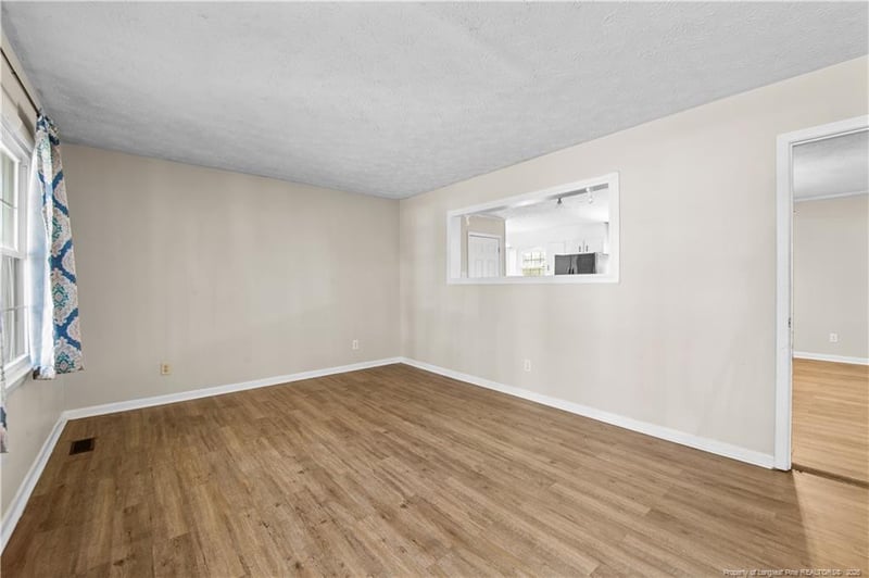 220 Four Ply Ln, Fayetteville, NC 28311