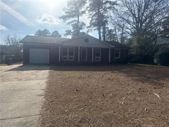 220 Four Ply Ln, Fayetteville, NC 28311