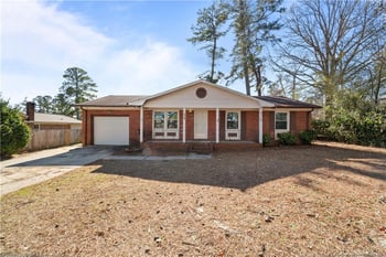 220 Four Ply Ln, Fayetteville, NC 28311