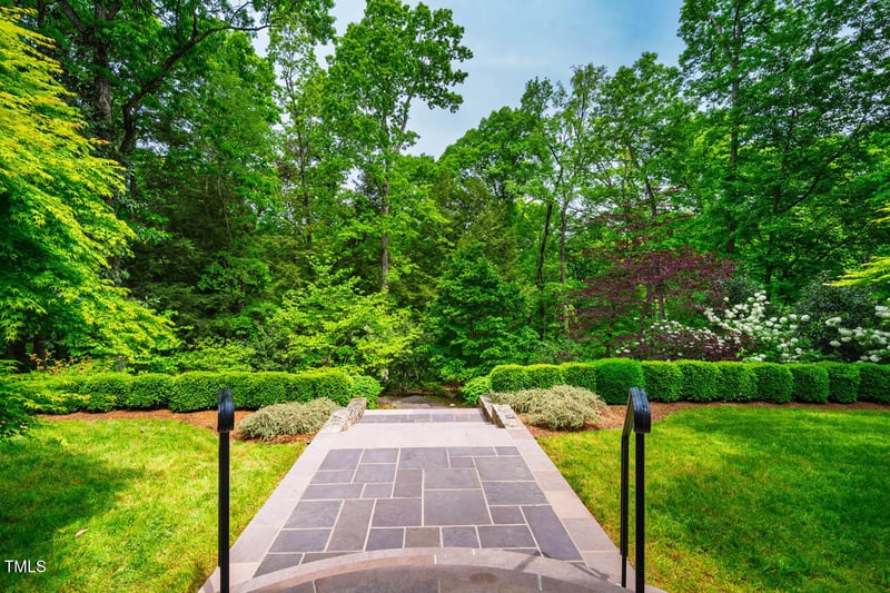220 Glandon Dr, Chapel Hill, NC 27514