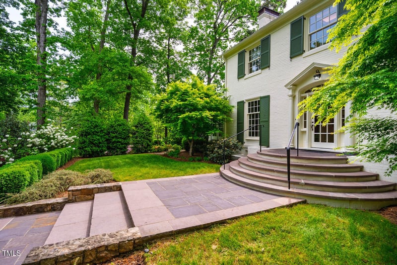 220 Glandon Dr, Chapel Hill, NC 27514