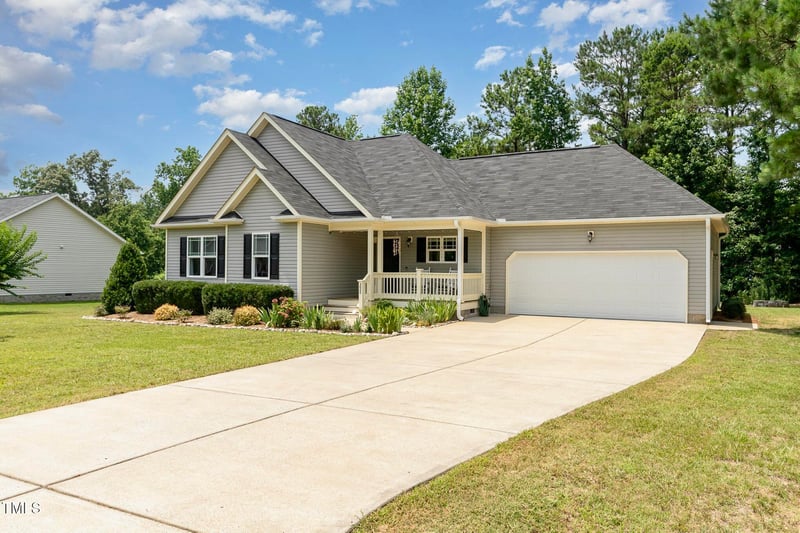 220 Oxfordshire Dr, Fuquay Varina, NC 27526