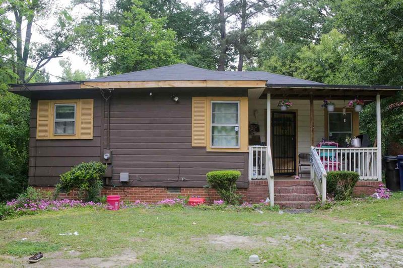 220 Simmons Dr, Sanford, NC 27330