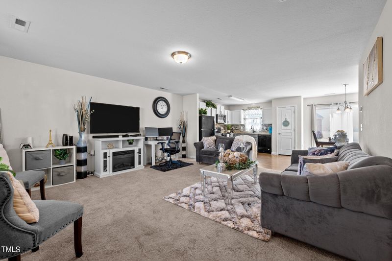 220 Sumter Ct, Burlington, NC 27217