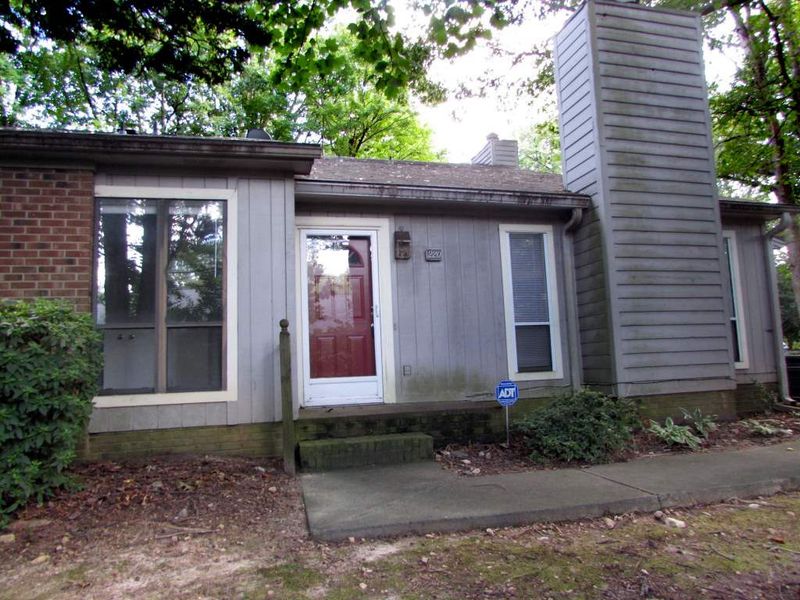 220 Twin Oaks Pl, Cary, NC 27511