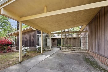 220 Vivian Dr, Fayetteville, NC 28311