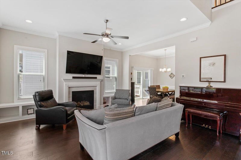 220 Winmore Ave, Chapel Hill, NC 27516