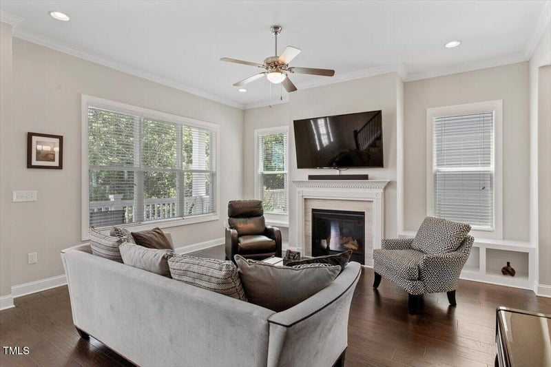 220 Winmore Ave, Chapel Hill, NC 27516