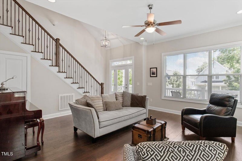 220 Winmore Ave, Chapel Hill, NC 27516