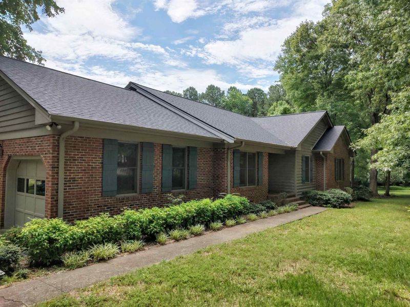 2200 Smith Dr, Clayton, NC 27520