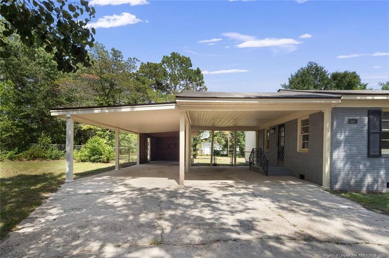 2201 Enloe St, Fayetteville, NC 28306