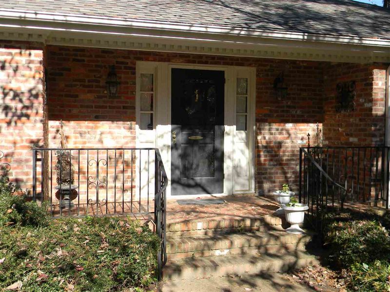2201 Royal Oaks Dr, Raleigh, NC 27615