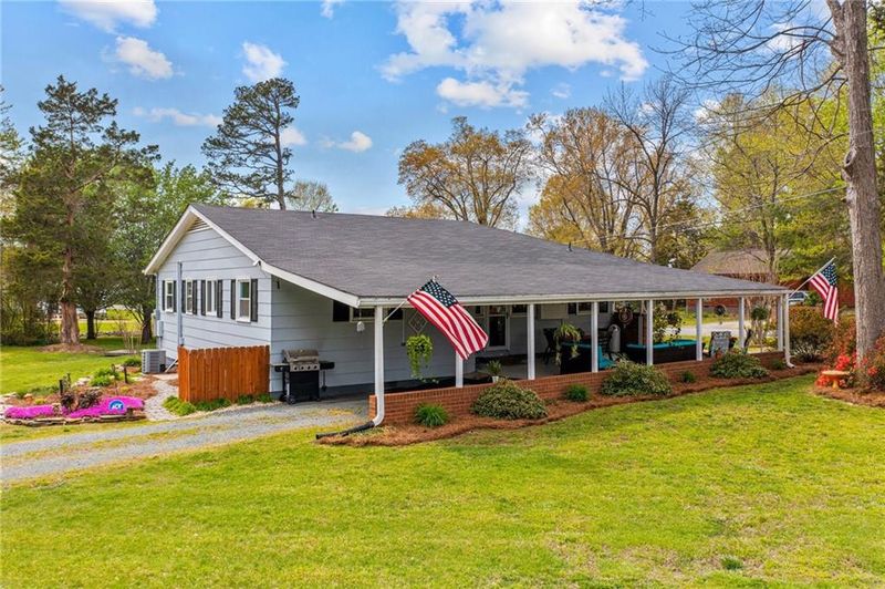 2202 Lee Dr, Burlington, NC 27215