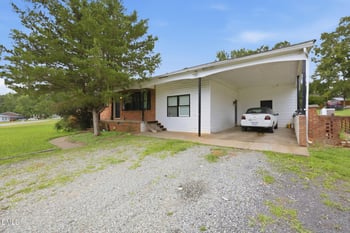 2202 Old Orchard Ln, Burlington, NC 27217