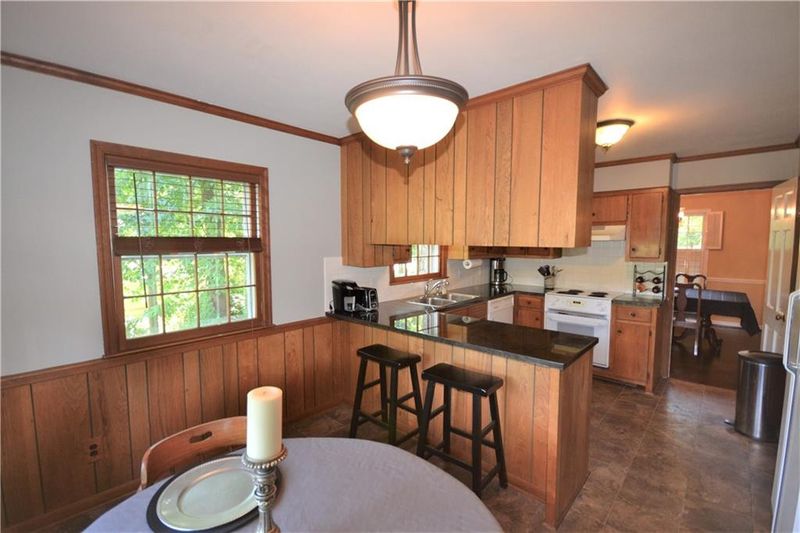 2203 Lakeview Ter, Burlington, NC 27215