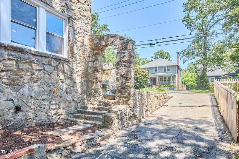 2203 University Dr, Durham, NC 27707