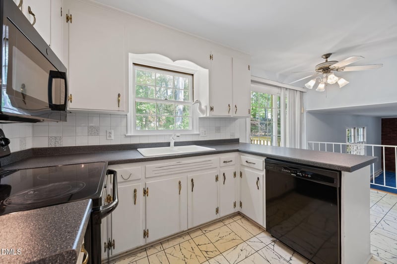2204 Hillock Dr, Raleigh, NC 27612