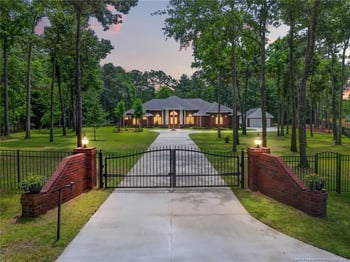 2204 Honey Ln, Hope Mills, NC 28348