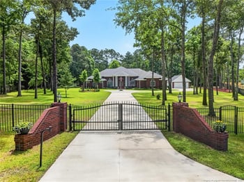 2204 Honey Ln, Hope Mills, NC 28348