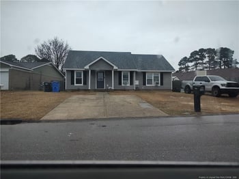 2204 Mossy Cup Ln, Fayetteville, NC 28304